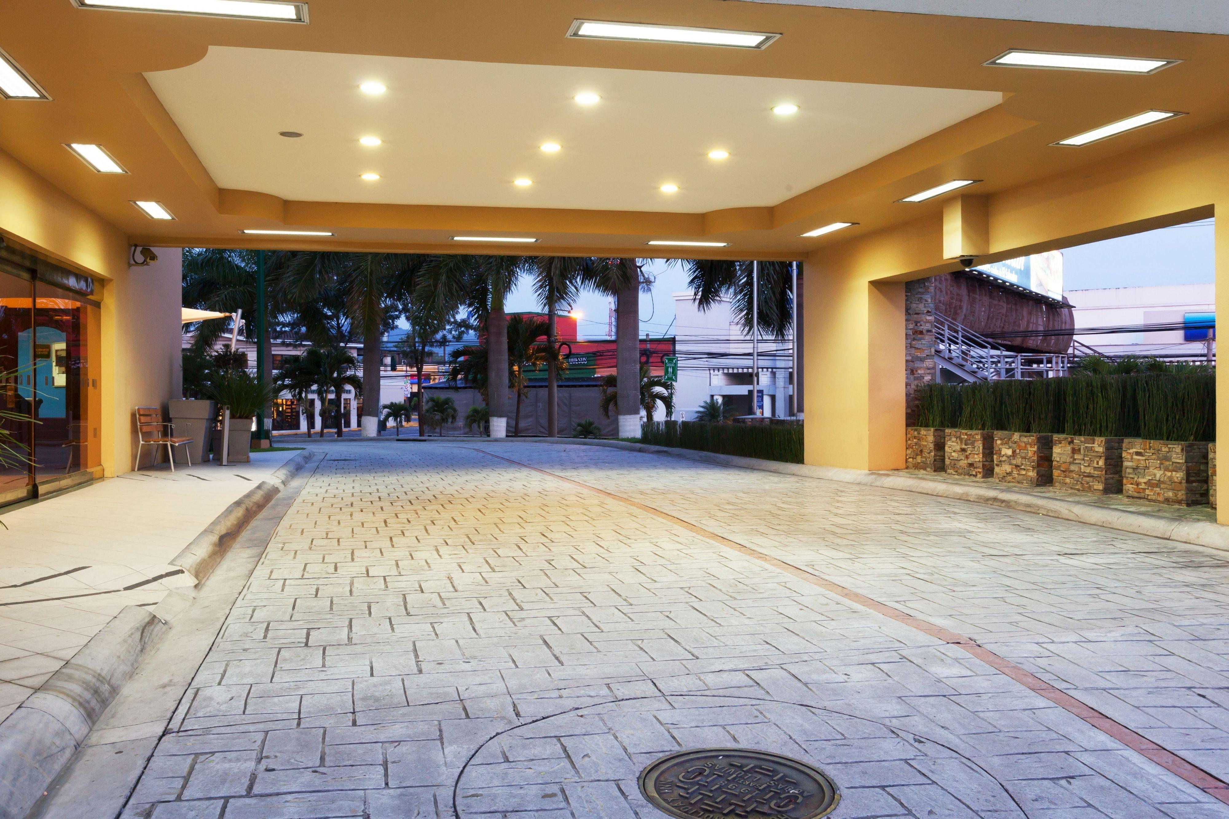 Holiday Inn San Salvador By Ihg Экстерьер фото